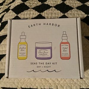 Earth Harbor Seas the Day + Night Kit
